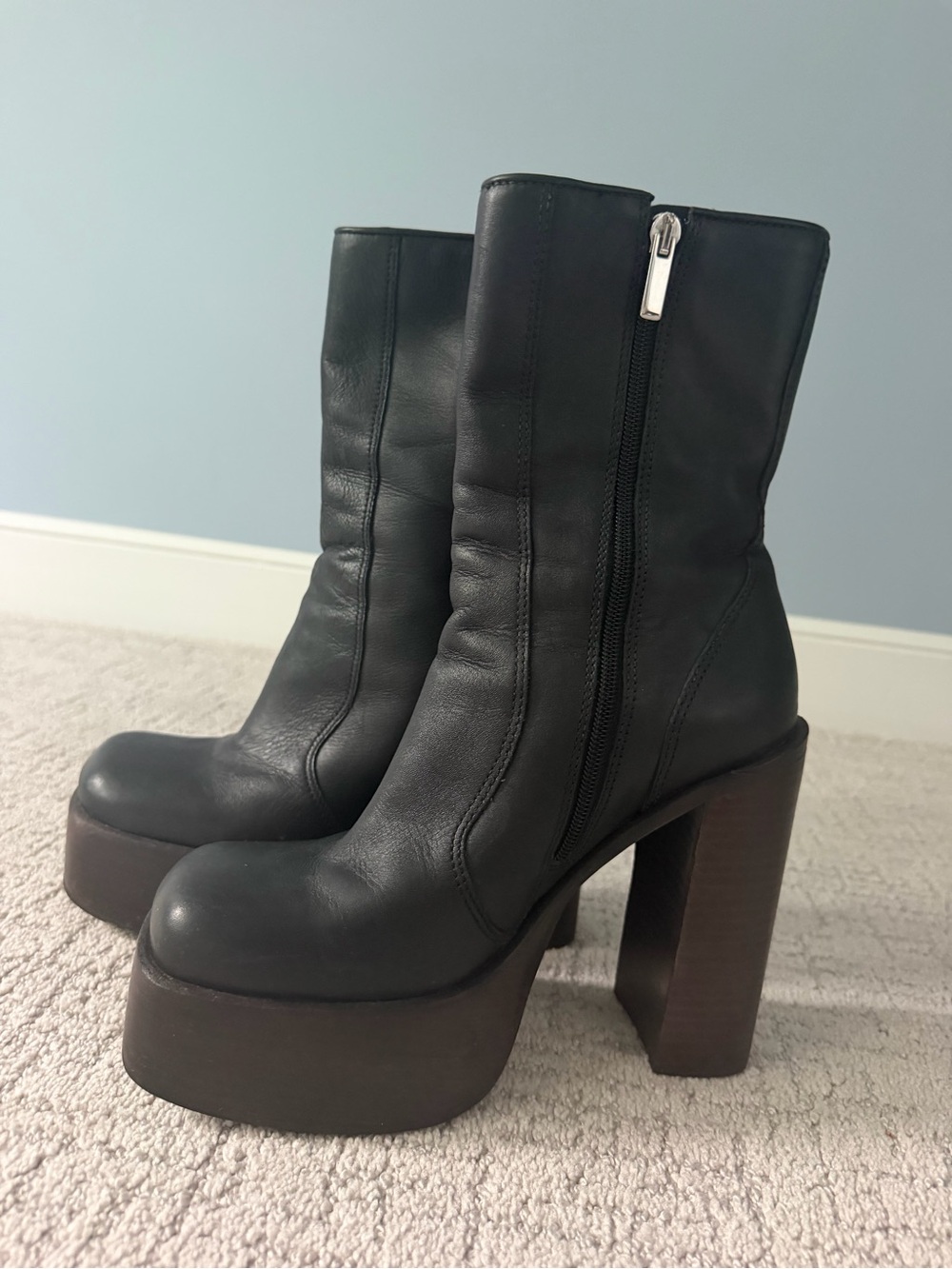 Black  Steve Madden Platform Leather Women's Boots with Side Zip